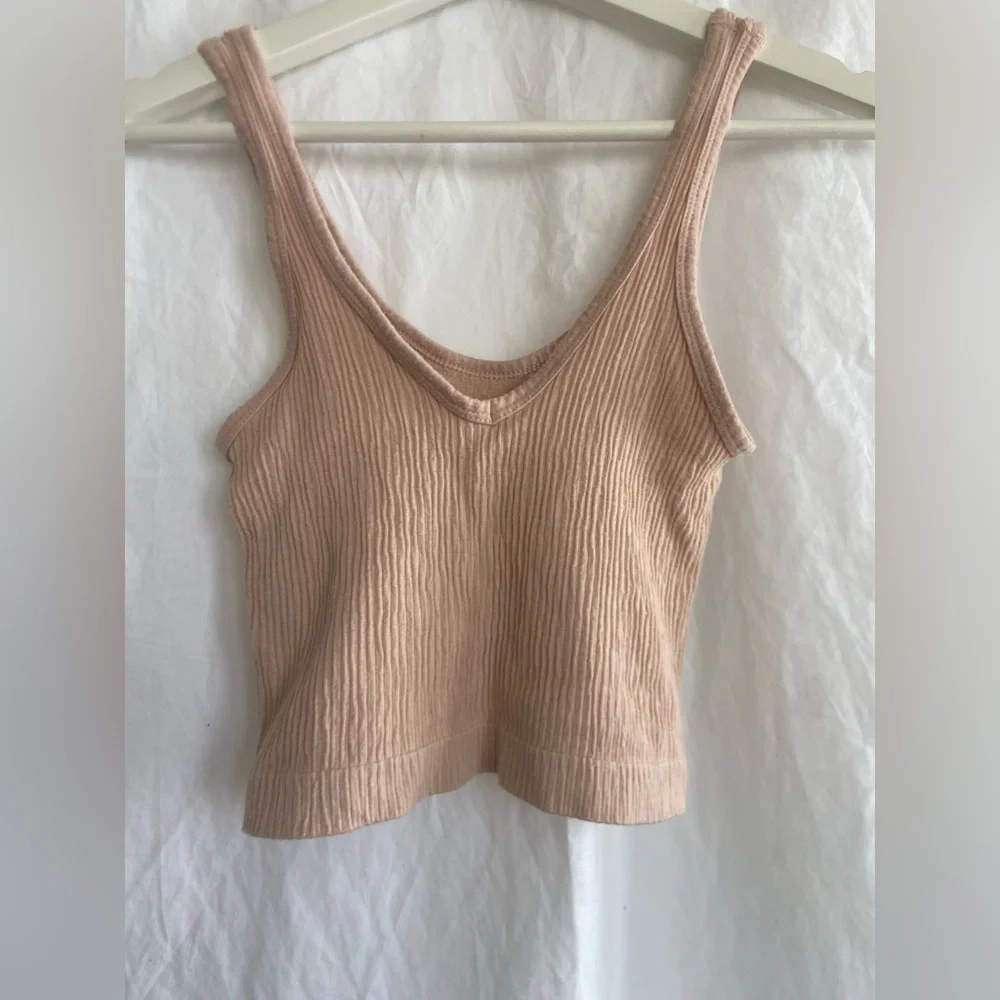 Urban Outfitters Out From Under Drew Seamless top Size Medium - Picture 4 of 11